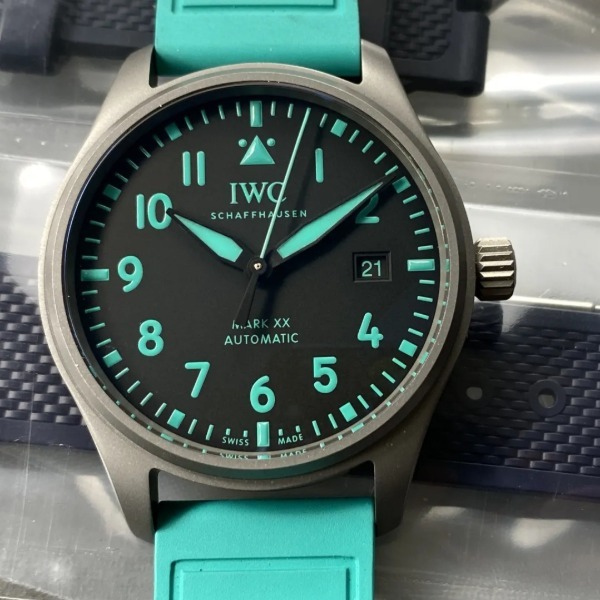 최고퀄 레플리카 IWC 파일럿 워치 마크 XX 메르세데스 - AMG 페트로나스 포뮬러 원™ 팀 에디션 IW328210