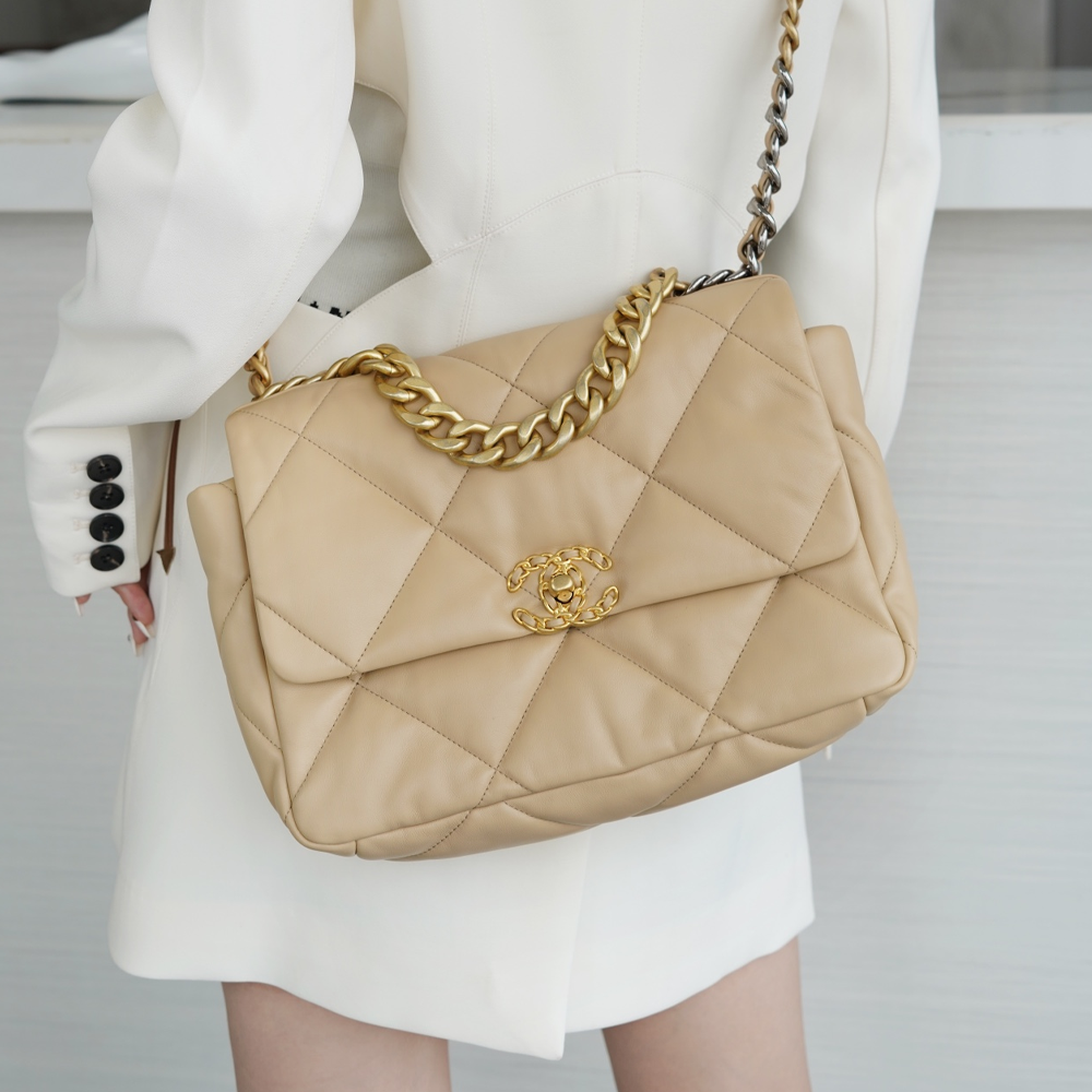 최고퀄 팬더샵 샤넬 19 미디움 플랩백 라이트 베이지 램스킨