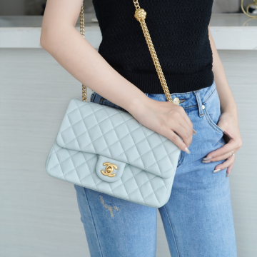 최고퀄 팬더샵 샤넬 클래식 카멜리아 플랩백 스몰 라이트 블루